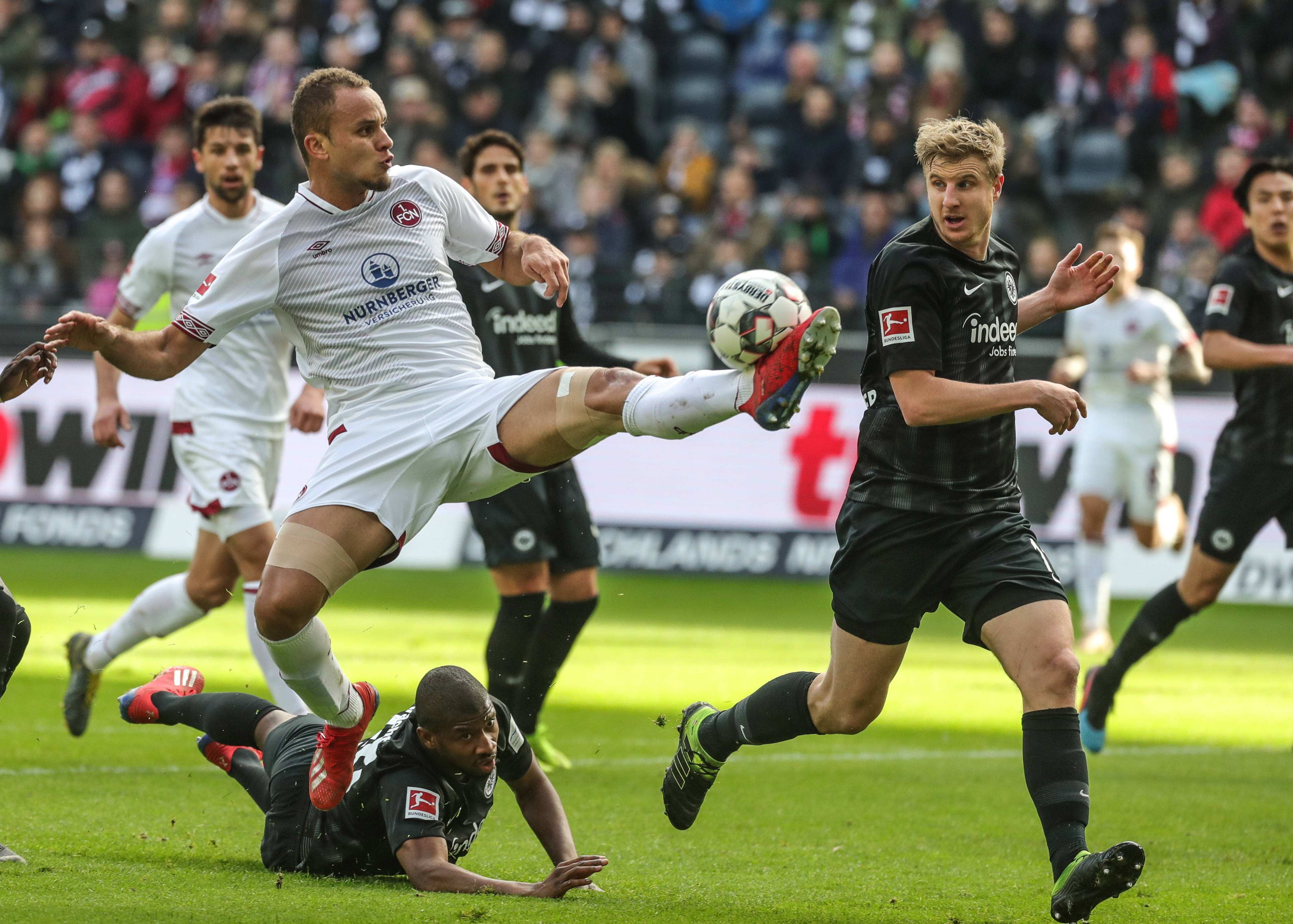 s1mple回应近期天梯低水平表现：有时候是朋友在打